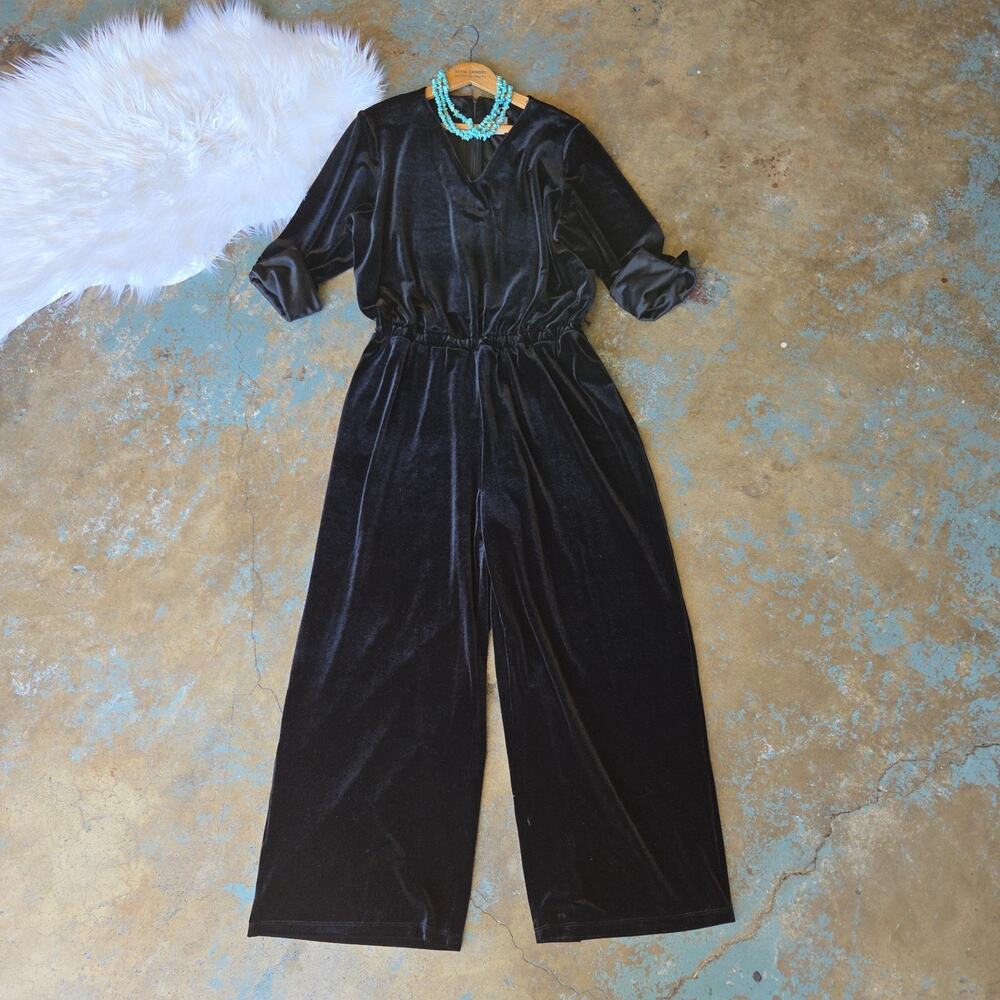 Chicos Black Velvet Wide Leg Jumpsuit Size 16/18p Petite V Neck Classic Slimming